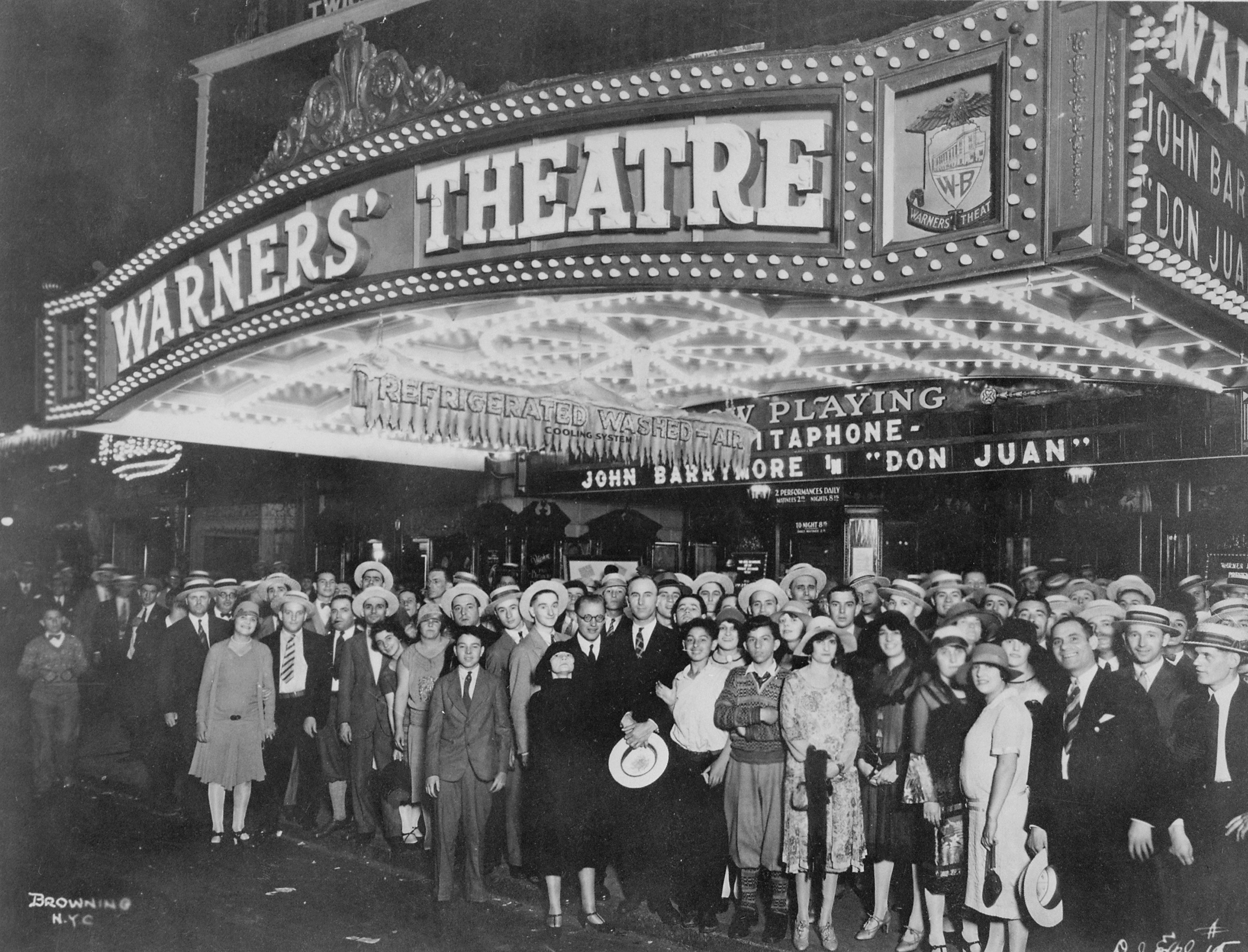 Movie-goers awaiting Don Juan opening at Warners' Theatre