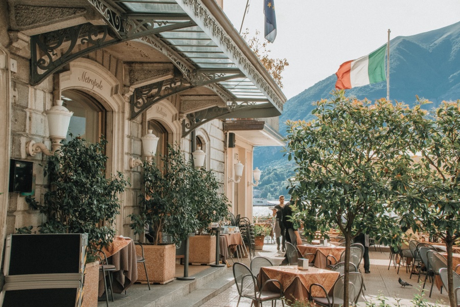 an Italian town perched on the shores of Lake Como