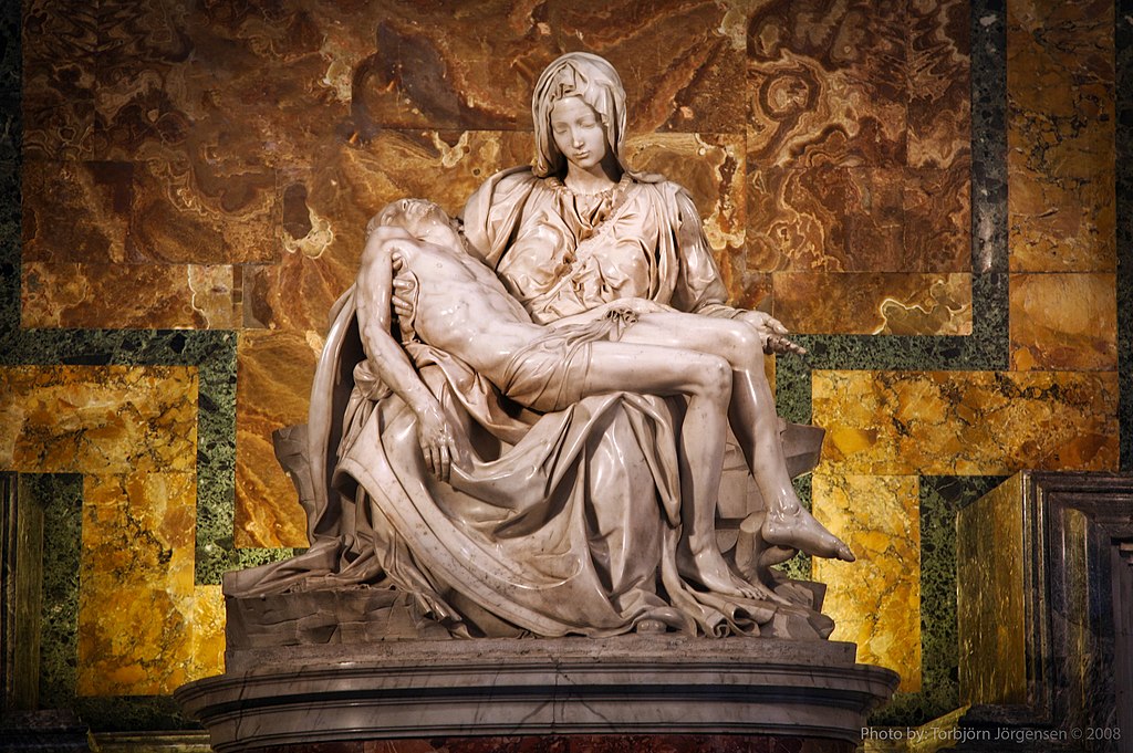 Michelangelo’s Pietà