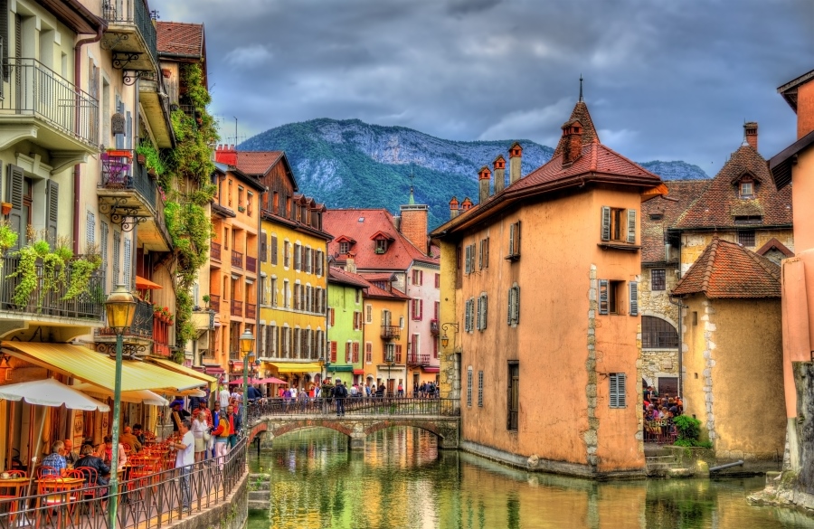 A picturesque village: Annecy