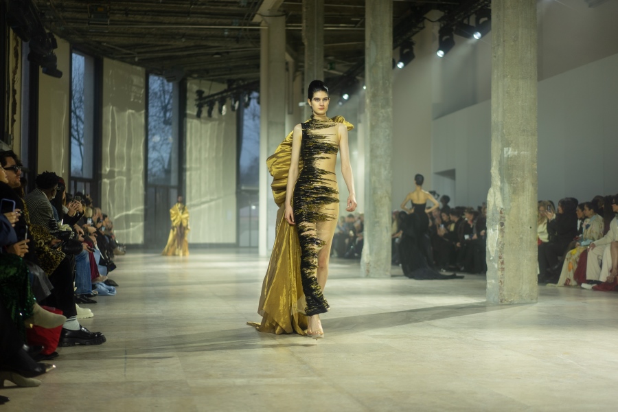 Gold gown inspired by ancient Egyptian civilisation . Image 2
