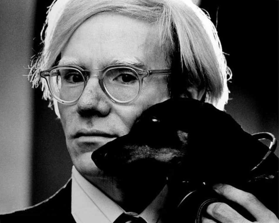Andy Warhol with his dog © Jack Mitchell / Creative Commons - Art de Vivre