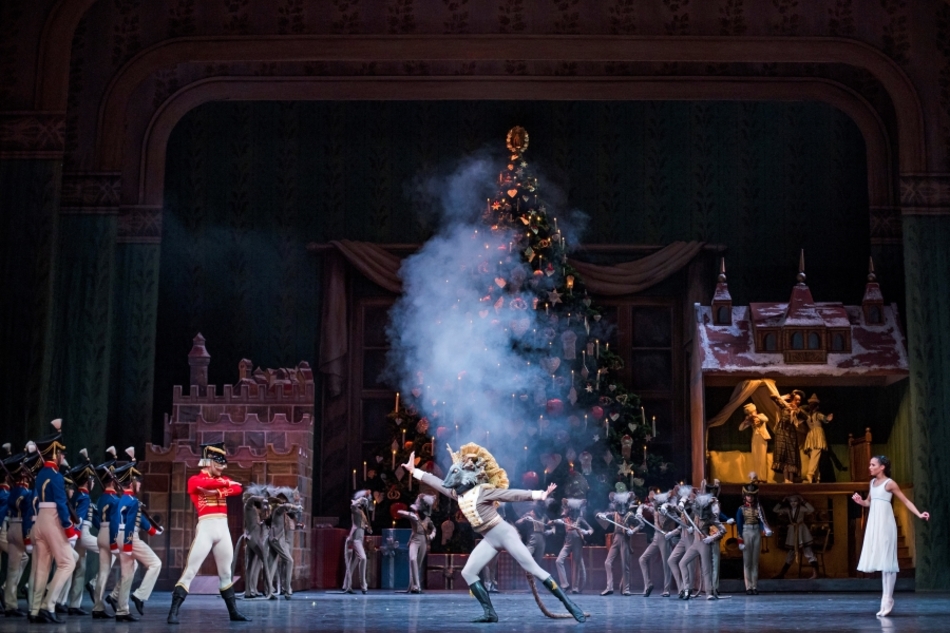 Artists of The Royal Ballet in The Nutcracker, The Royal Ballet © 2015 ROH. Photograph by Tristram Kenton - Elle WAKEFIELD