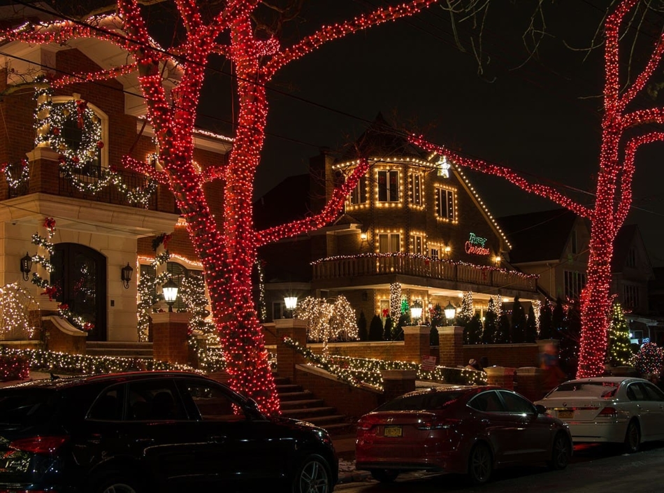 Dyker Heights on Wikipedia Commons - Ben BRANSCOMBE