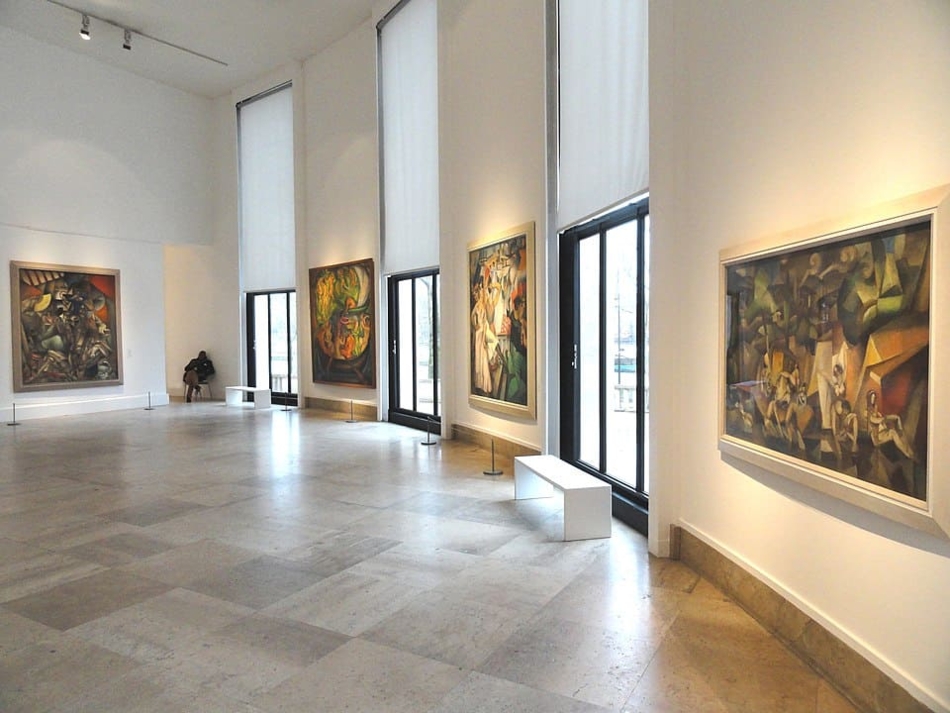 Jean Metzinger, L'Oiseau Bleu (left), André Lhote, L'Escale and Dance (center), Albert Gleizes, Les Baigneuses (right), Musée d'Art Moderne de la Ville de Paris - Art de Vivre