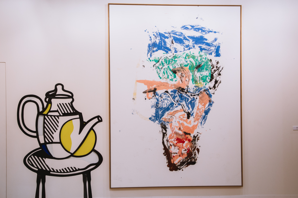 View on “Teapot on Stand” (1977) by Roy Lichtenstein. Painted bronze. 171,1 x 78,8 x 48,3 (cm). Georg Baselitz “Erdbeere