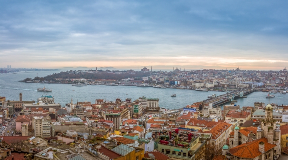 Istanbul view from Galata tower © Juraj Patekar - Istanbul panorama, CC BY 2.0, Wikimedia - Ben BRANSCOMBE
