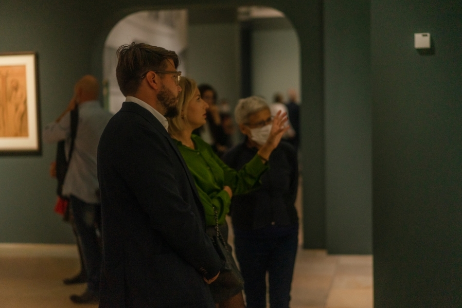 Visitors of Munch exhibiton. Image 1