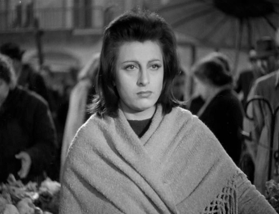 Anna Magnani in The Peddler and the Lady (1943)