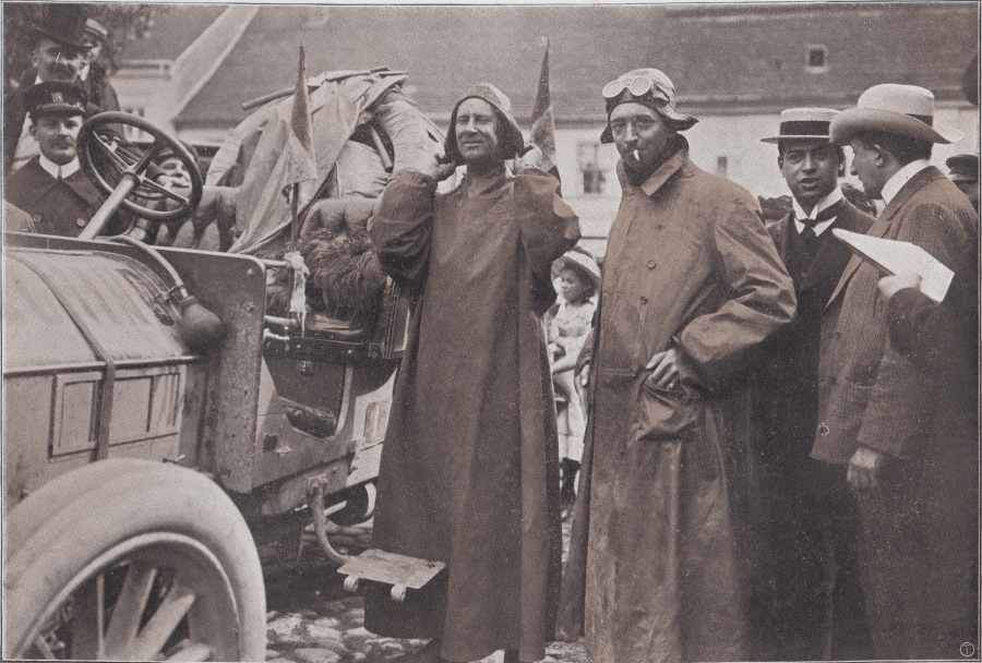 Scipione Borghese (left) and the journalist Luigi Barzini (right) in the Peking to Paris race
