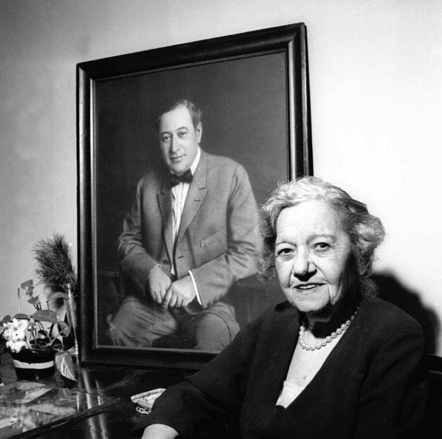 Renee Harris with a portrait of her husband in 1959