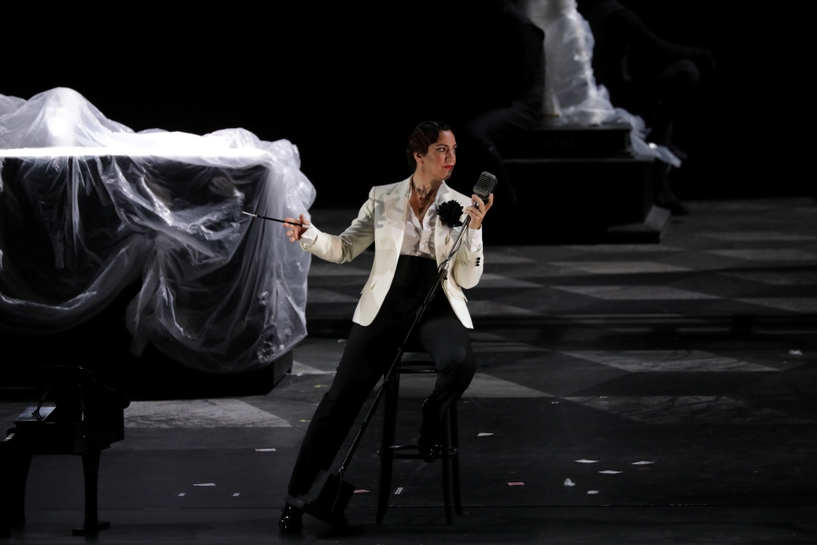 Opera singer La Scala. Image 4