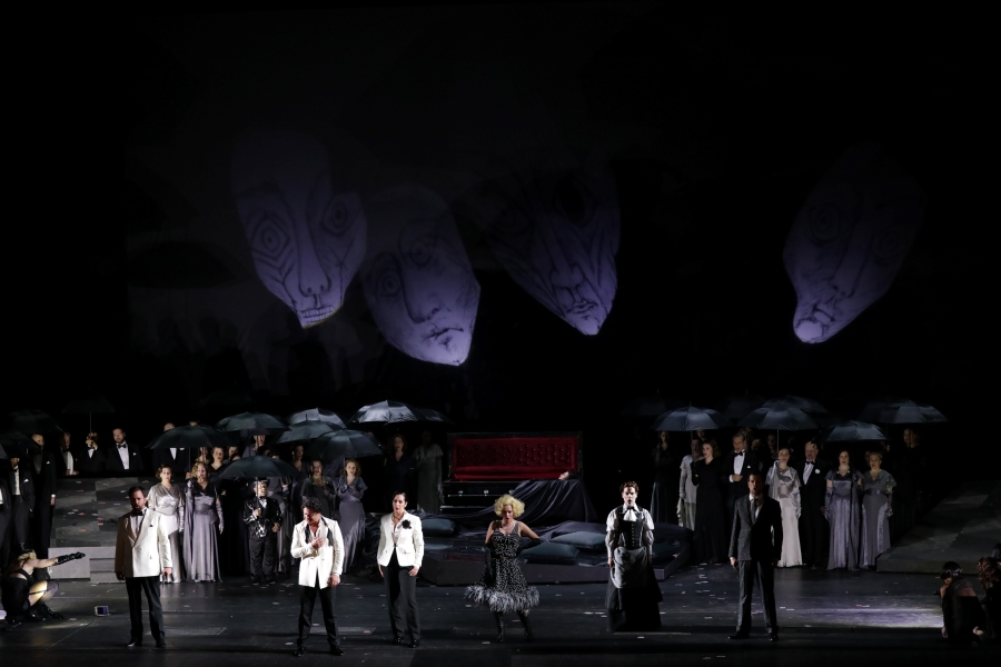 A versatile cast of La Scala. Image 3