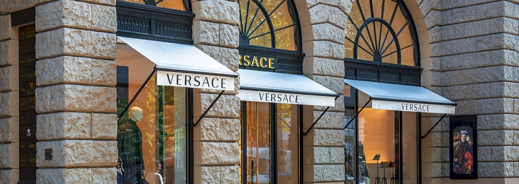 How Gianni Versace became a legendary fashion designer